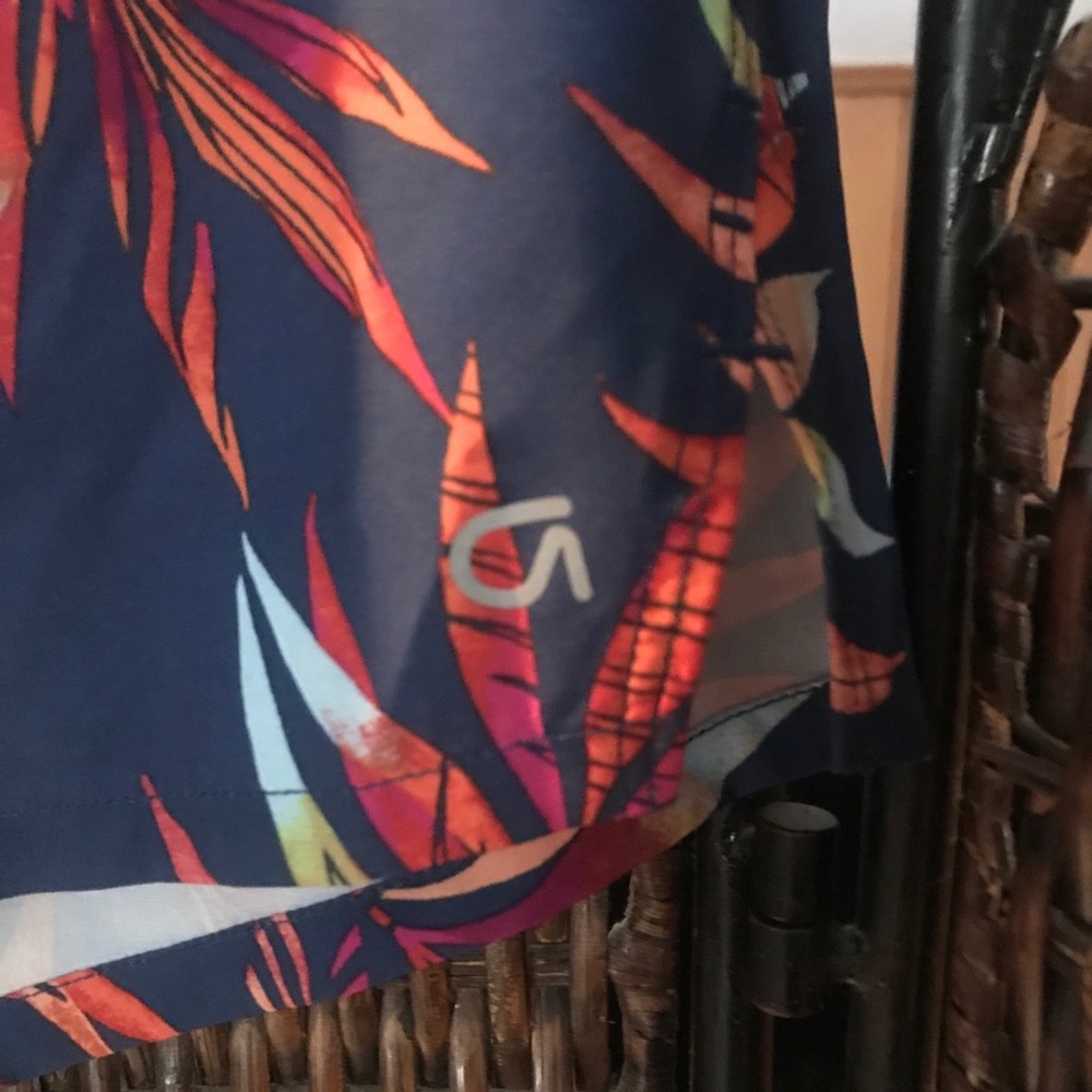 Gap tropical sports bra and shorts set - Picture 6 of 13